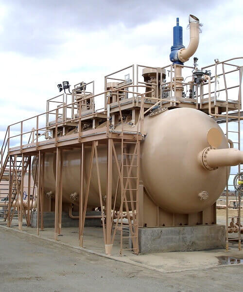 Large tank with Refinery materials Large tank with Refinery materials